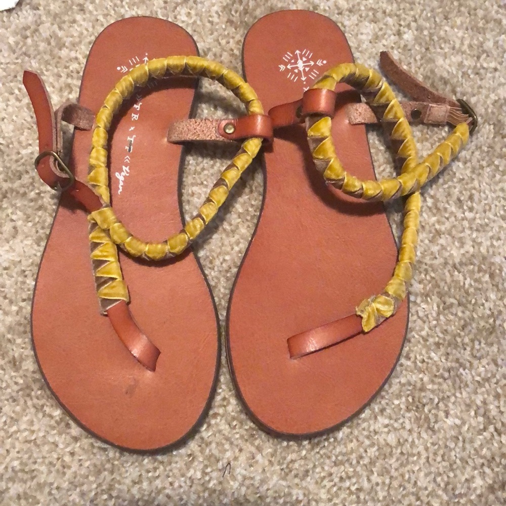 Vegan sandals